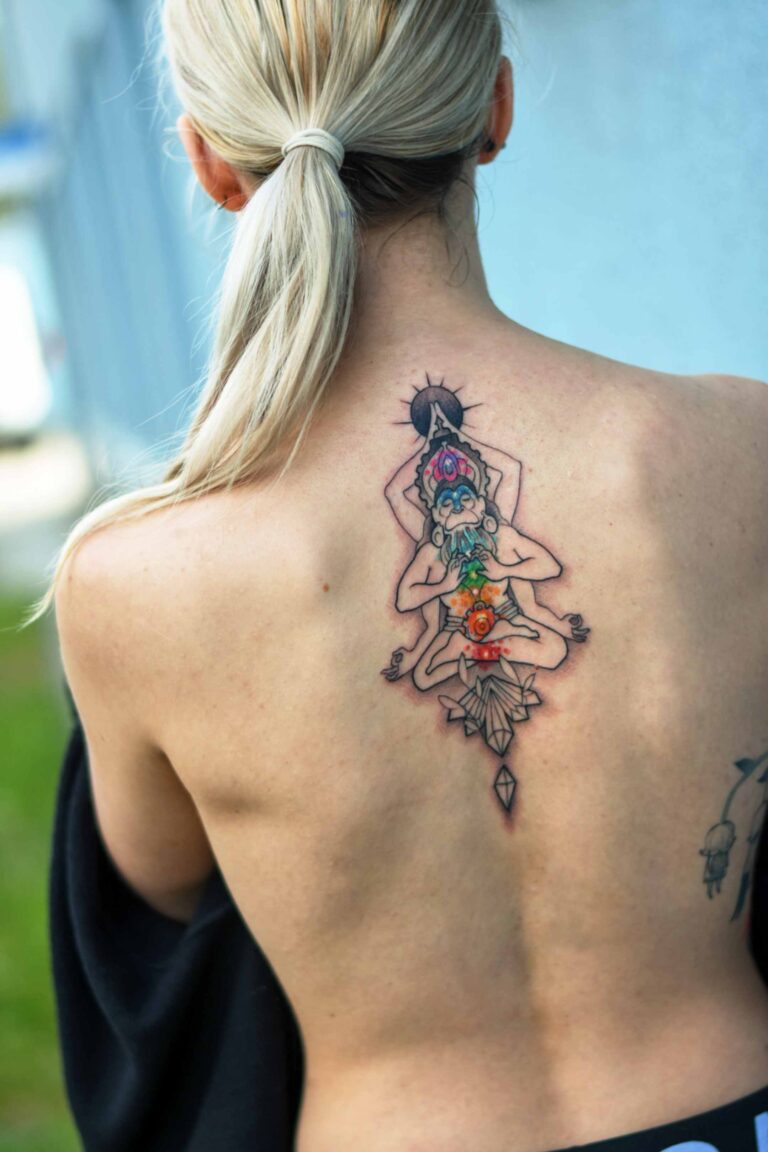 barevné tetování - hanuman na záda v tetovacím studiu Blansko