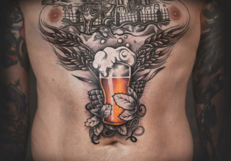 pivo na hrudník, barevné tetování v tetovacím studiu Blansko