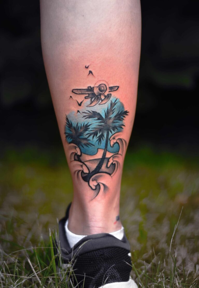barevné tetování - hydroplán v tropech, na lýtko v tetovacím studiu Blansko