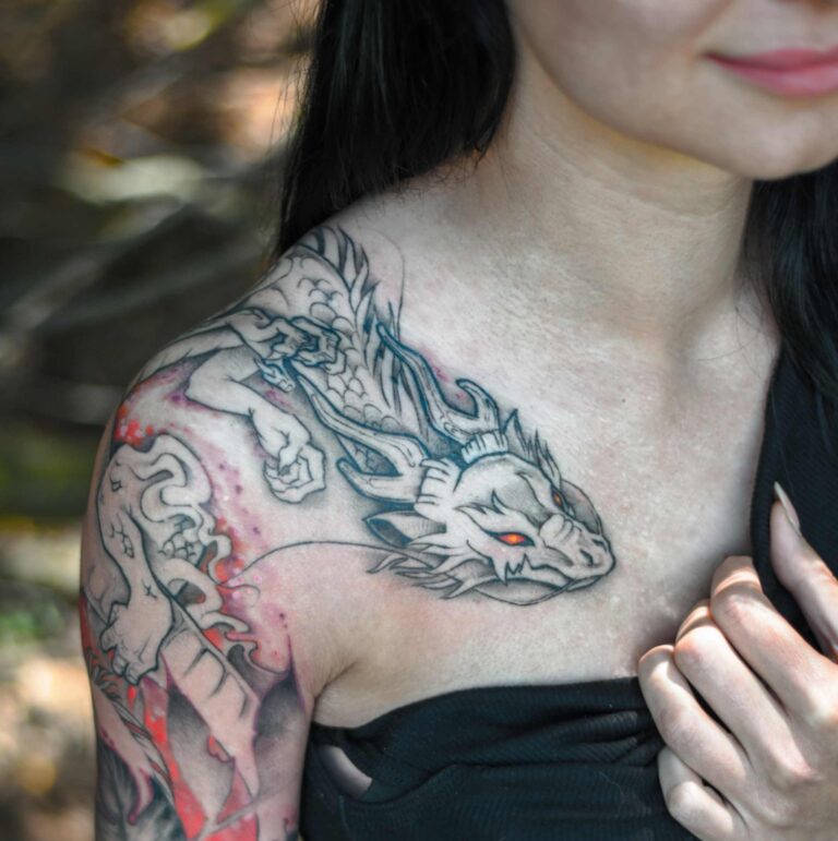 drak na klíční kost v tetovacím studiu Blansko