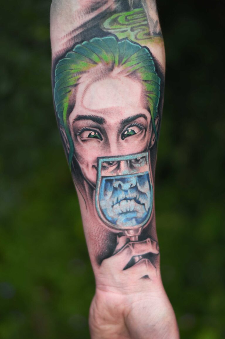 bar sklípek blansko, tattoo dívky se sklenicí