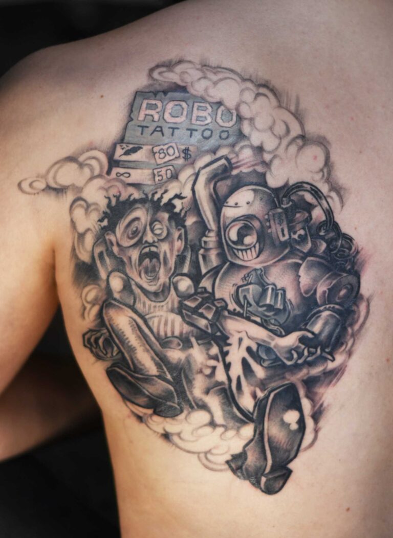 robotattoo, robot tetuje člověka. tetování na záda blansko