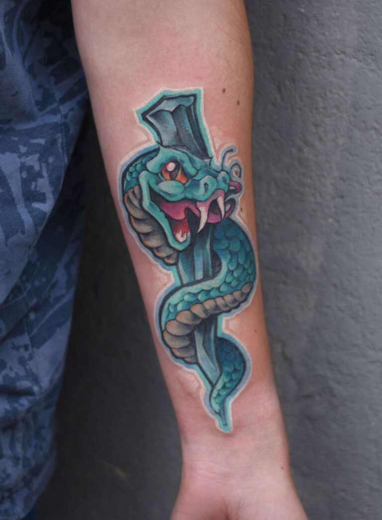 aeskopova hůl, barevné tetování v tetovacím studiu Blansko