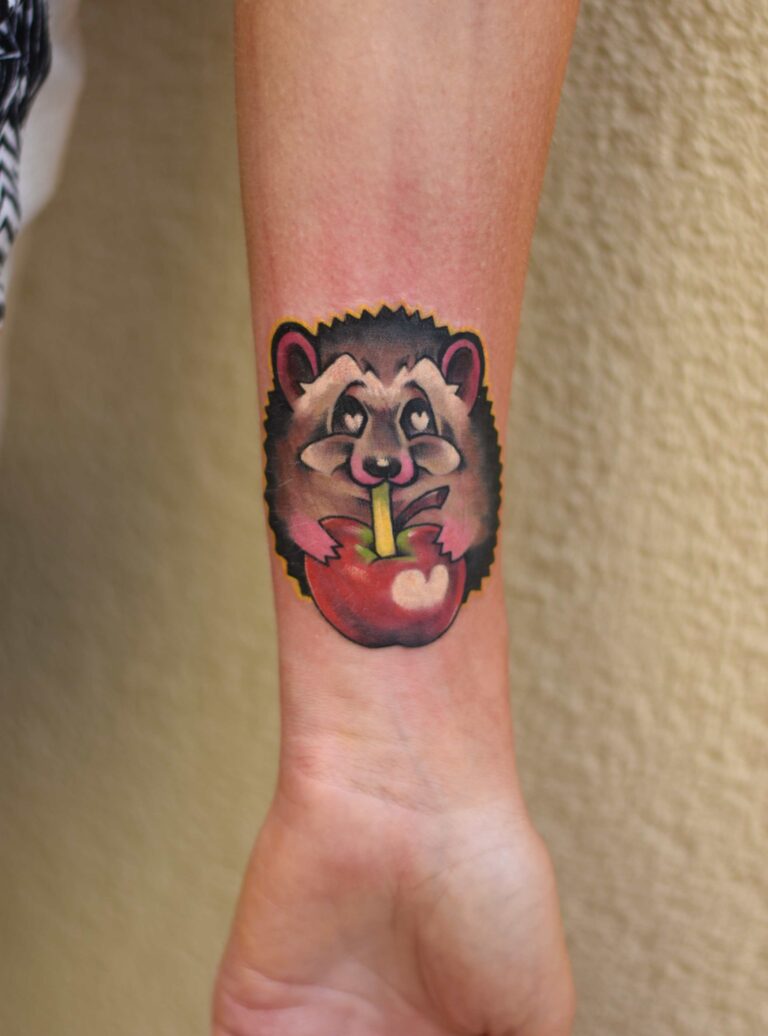 ježek, barevné tetování v tetovacím studiu Blansko