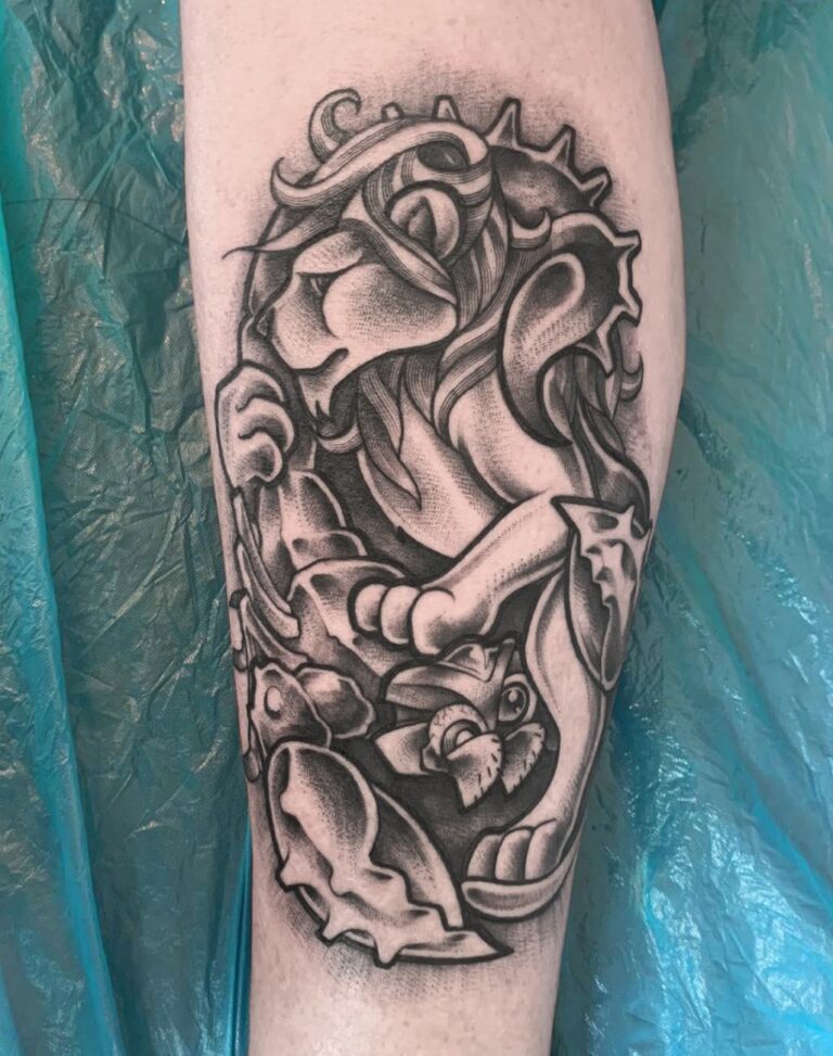 lev a štír na lýtko, černobílé tetování v tetovacím studiu Blansko
