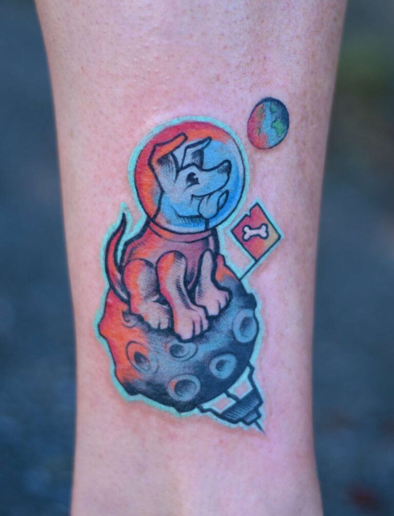 pes kosmonaut, barevné tetování v tetovacím studiu Blansko